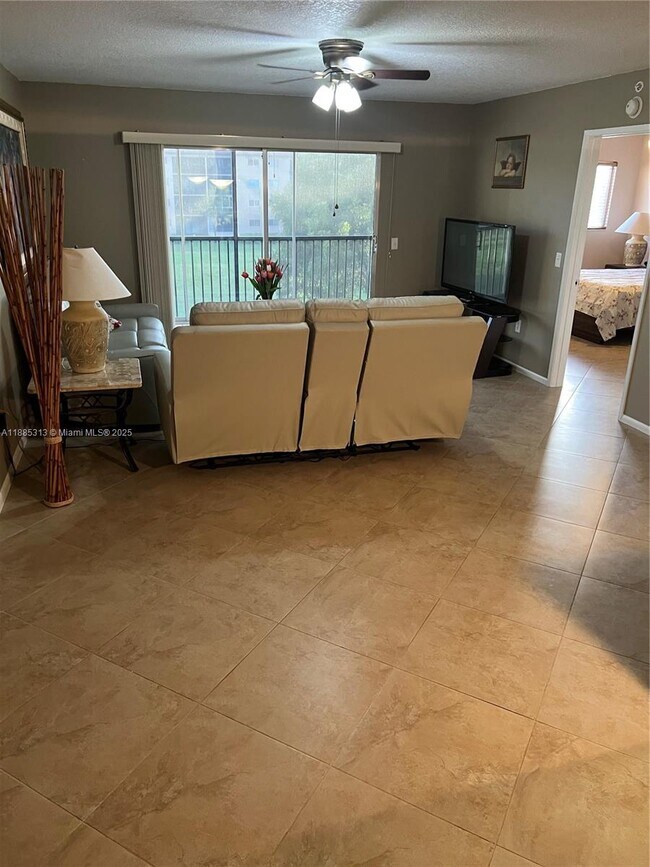 Building Photo - 12550 SW 15th St