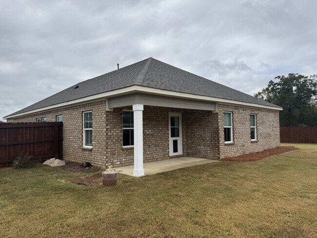 Building Photo - 424 Kohn Dr
