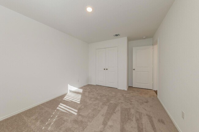 Building Photo - 602 Waterway Ave