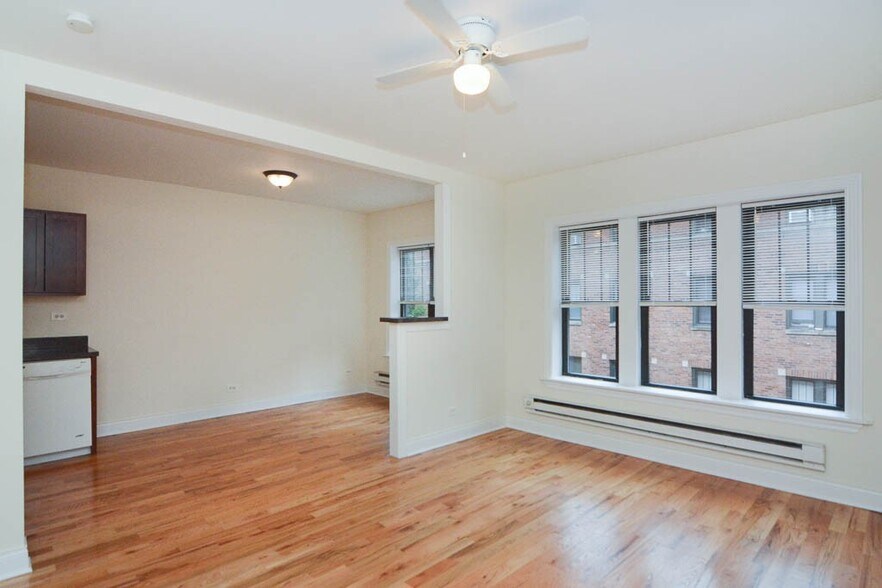 Building Photo - 629 W Cornelia Ave