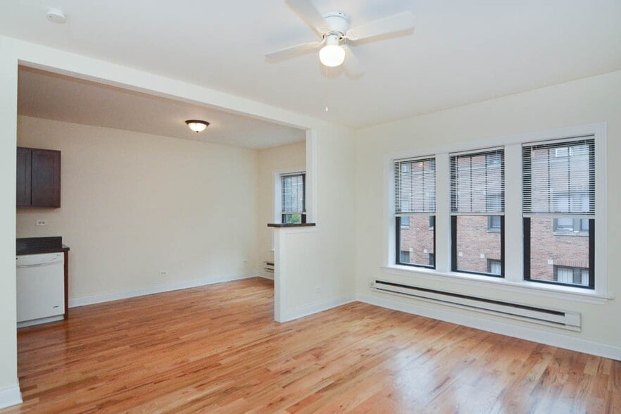 Building Photo - 712 W Cornelia Ave