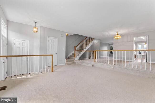 Building Photo - 5142 Woodford Dr