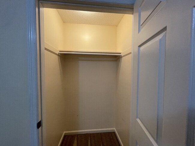 Building Photo - Duplex for Rent