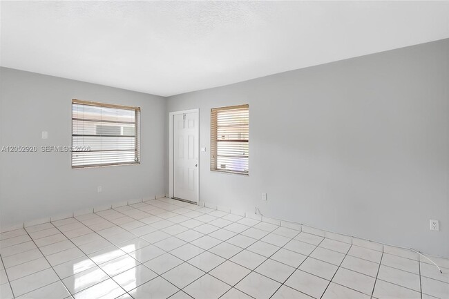 Building Photo - 2476 SW 17th St
