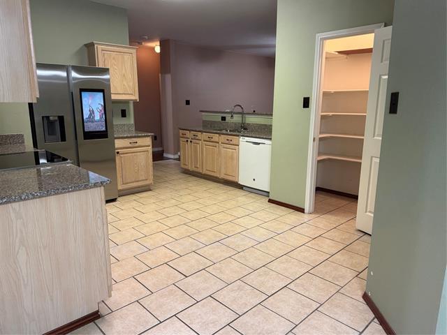 Building Photo - 4005 Hawkins Dr