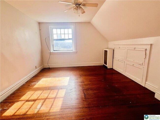 Building Photo - 226 N 13th St