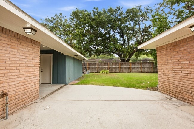Building Photo - 5238 Kinglet St