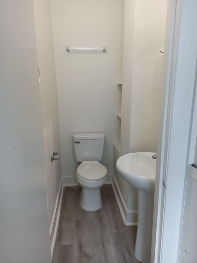 Building Photo - BUY ON CONTRACT MOVE IN READY! RENT TO OWN...