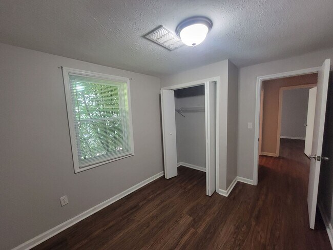 Building Photo - 113 Main St