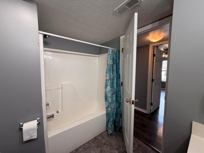 Building Photo - 1401 Millbrook Trail