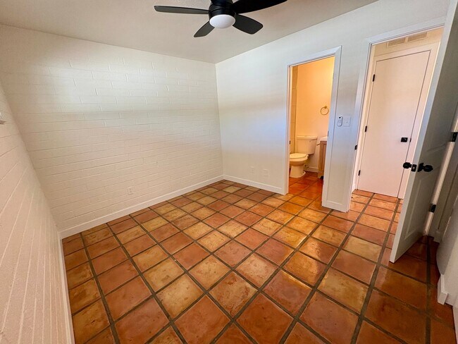 Building Photo - 817 S Melody Ln