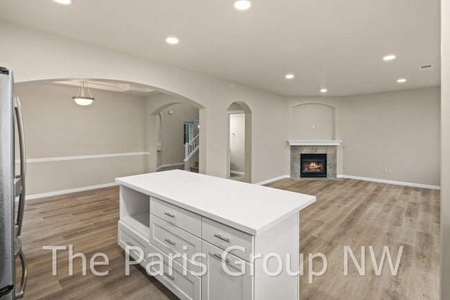 Building Photo - Gorgeous Updated 2012 Covington 4BR – New Paint, Floors, Cabinets, Quartz Counters +++