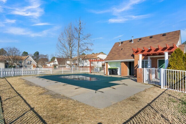 Building Photo - Updated 3-Bed, 2.5-Bath Yorktown Condo with Modern Kitchen, Parking & Community Amenities