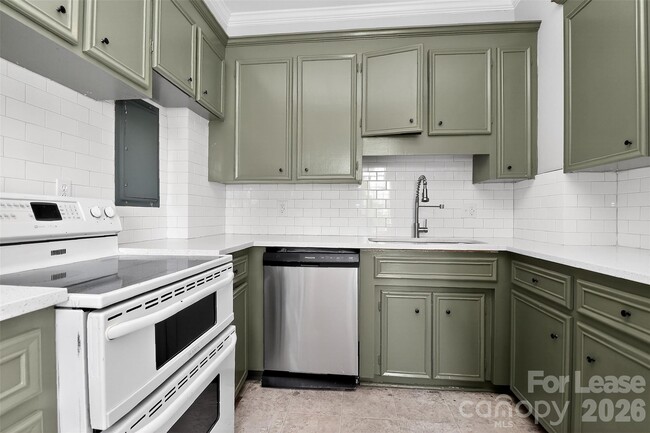 Building Photo - 301 W 10th St