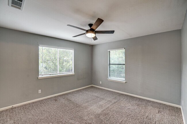 Building Photo - 304 John N Garner Cir