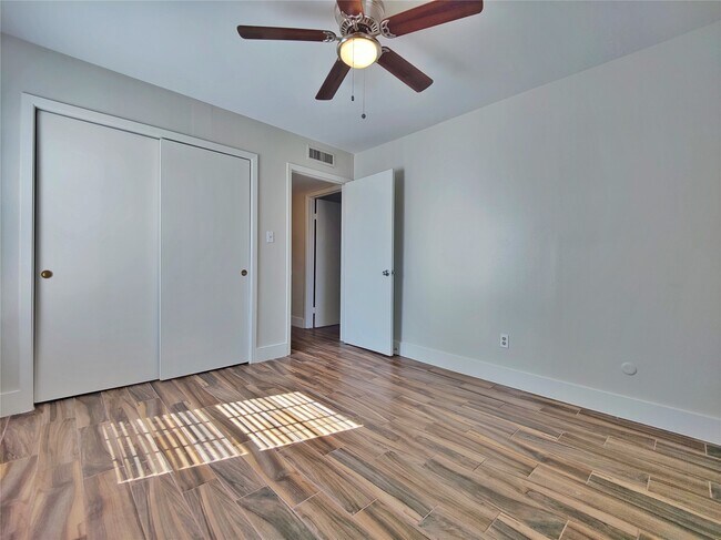 Building Photo - 600 19th St