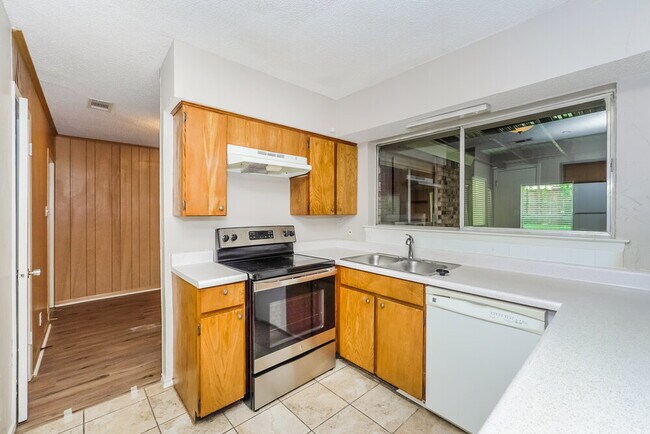 Building Photo - 7913 Limerick Ln