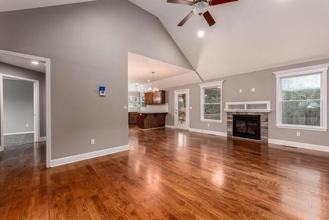 Building Photo - Don't miss out on this beautiful home!