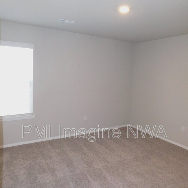 Building Photo - 993 S Brambling Ln