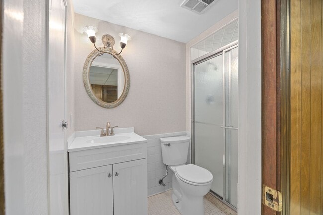 Building Photo - Delhi Township- Cute Single Family 4 bed, ...
