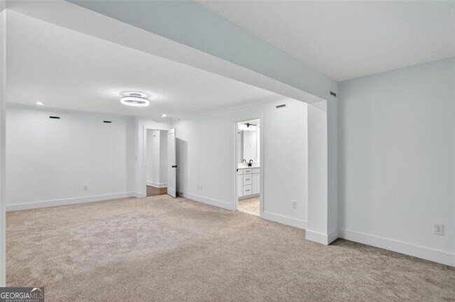 Building Photo - 608 Avondale Pk Cir