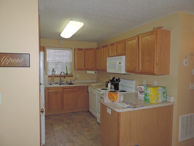 Building Photo - 20 Cherry Ct