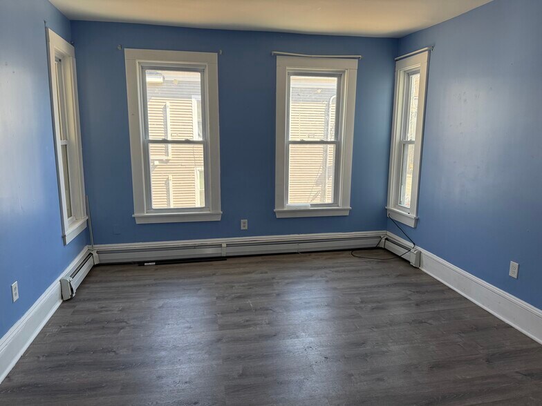 Building Photo - 11 10th Ave