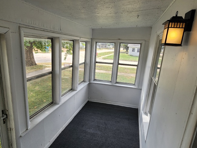 Building Photo - 612 6th St SW