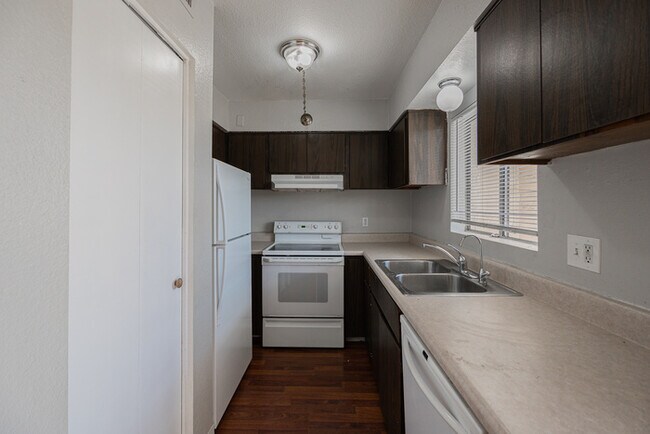 Building Photo - 3520 W Dunlap Ave