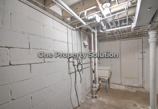 Building Photo - 609 Ohio St
