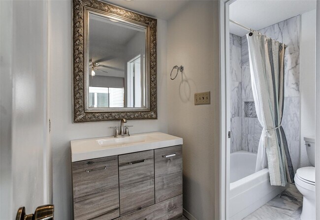 Building Photo - 2323 Augusta Dr