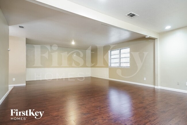 Building Photo - 215 Oriole Blvd