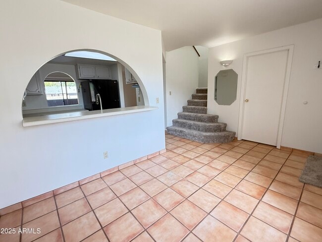 Building Photo - 611 W 13th St