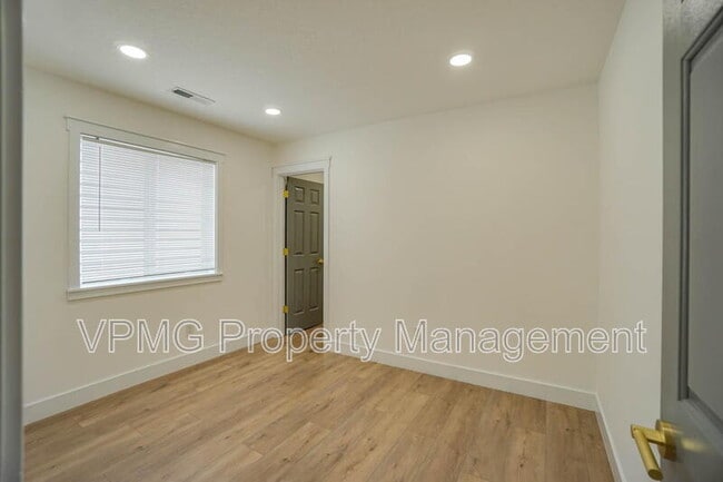 Building Photo - 423 NW 153rd St