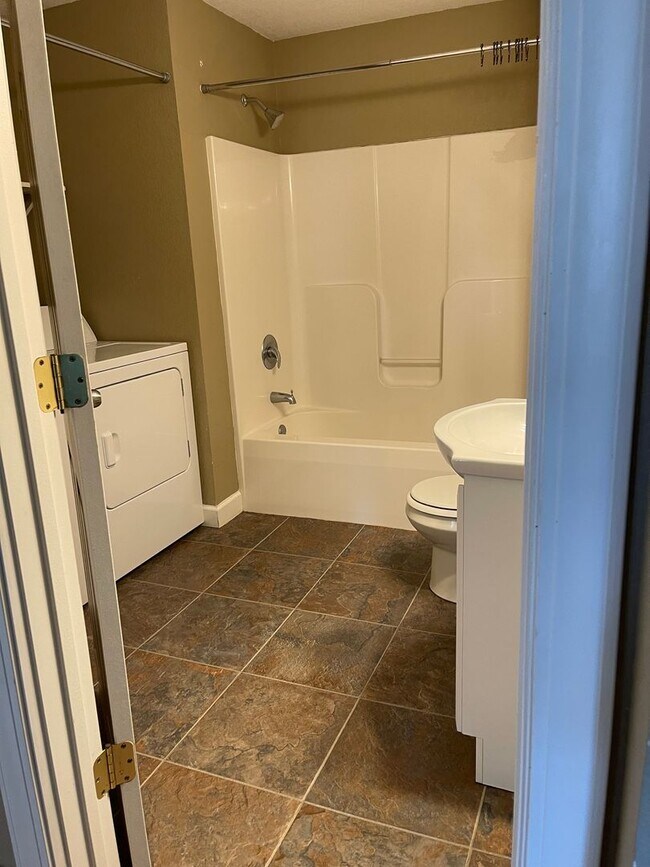 Building Photo - 503 Putnam St