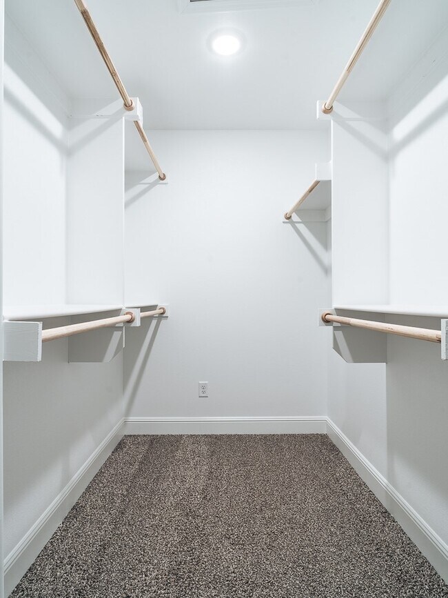 Building Photo - 2161 Wildflower Dr