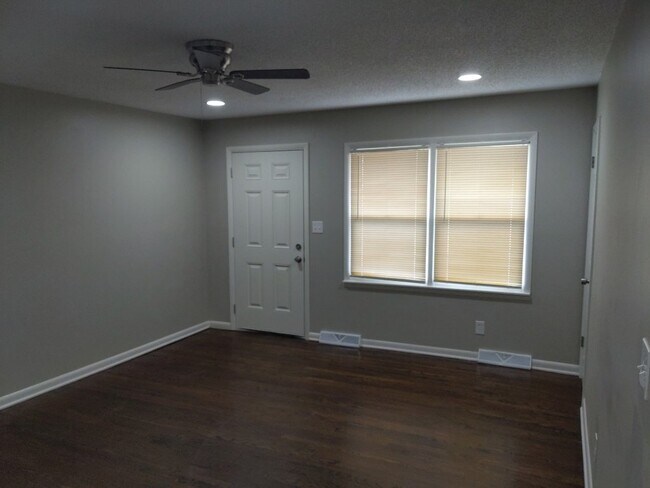 Building Photo - 145 S Oxford Ave Independence (Jackson Cou...