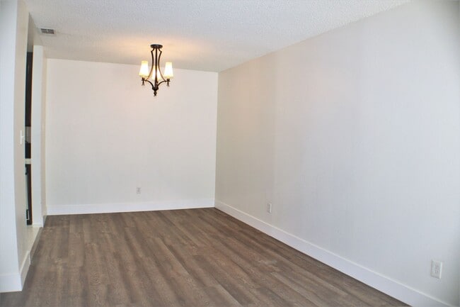 Building Photo - 6808 N Half Moon Dr