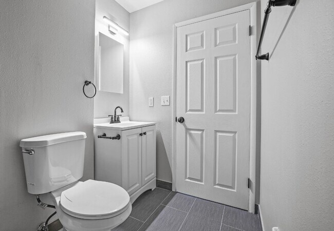 Building Photo - 1Br/1Ba Available