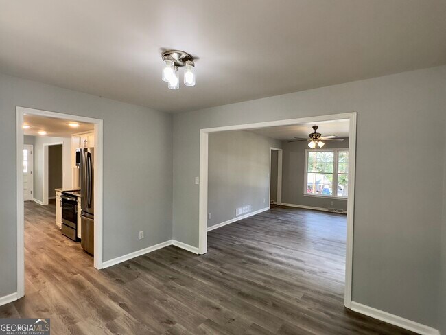 Building Photo - 6 Westlyn Dr