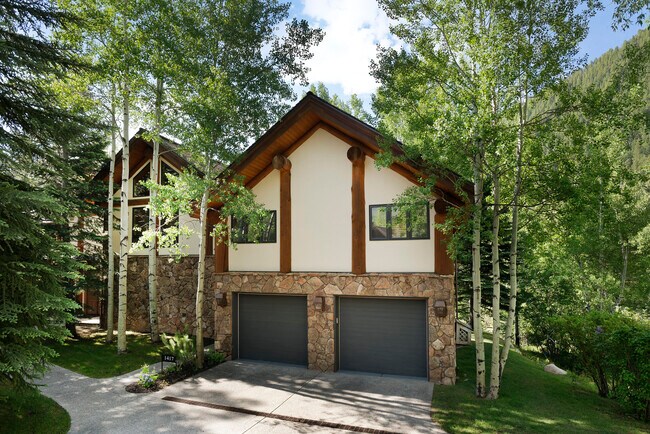 Building Photo - 1417 Crystal Lake Rd