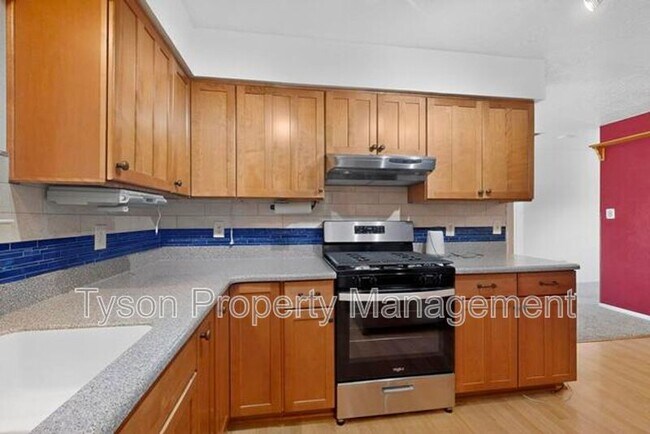 Building Photo - 1225 Del Mastro Dr SW