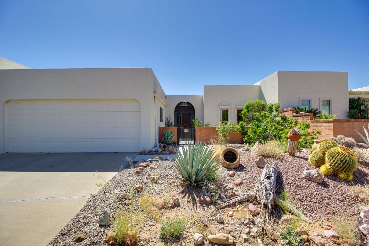 Building Photo - 815 Placita Topa