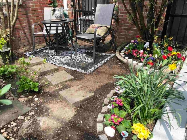 Building Photo - 228 Christopher Columbus Dr