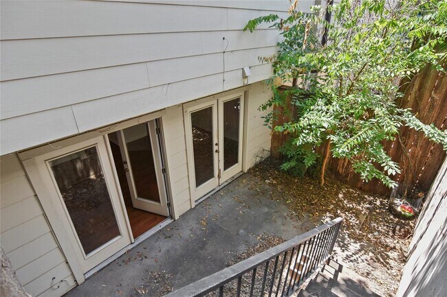 Building Photo - 6635 Valleyside Rd