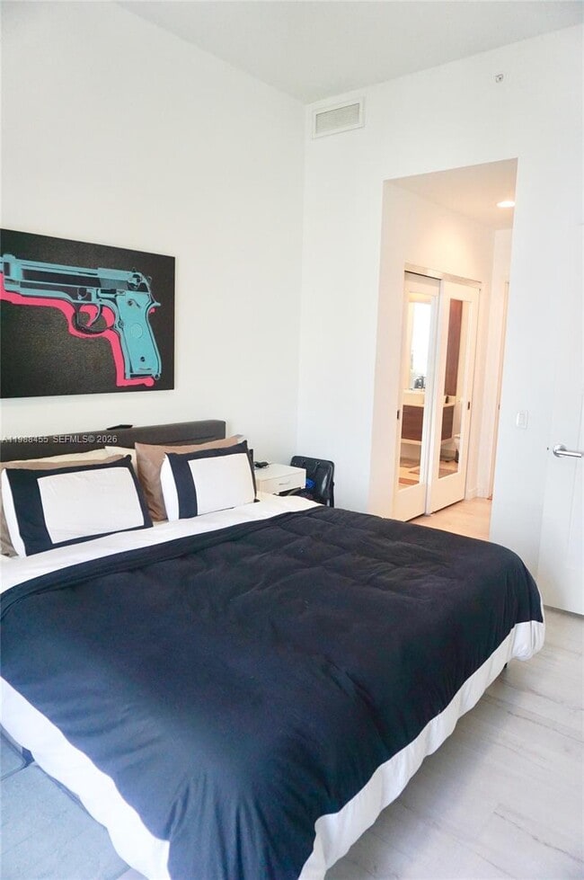 Building Photo - 601 NE 27th St