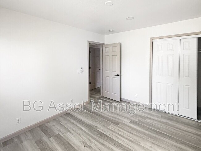 Building Photo - 6524 Miles Ln