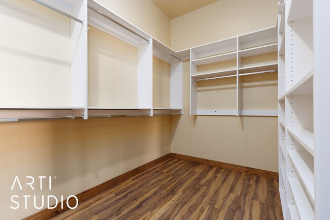 Building Photo - Beautiful 4 Bedroom, 3.5 Bath Home in Scenic