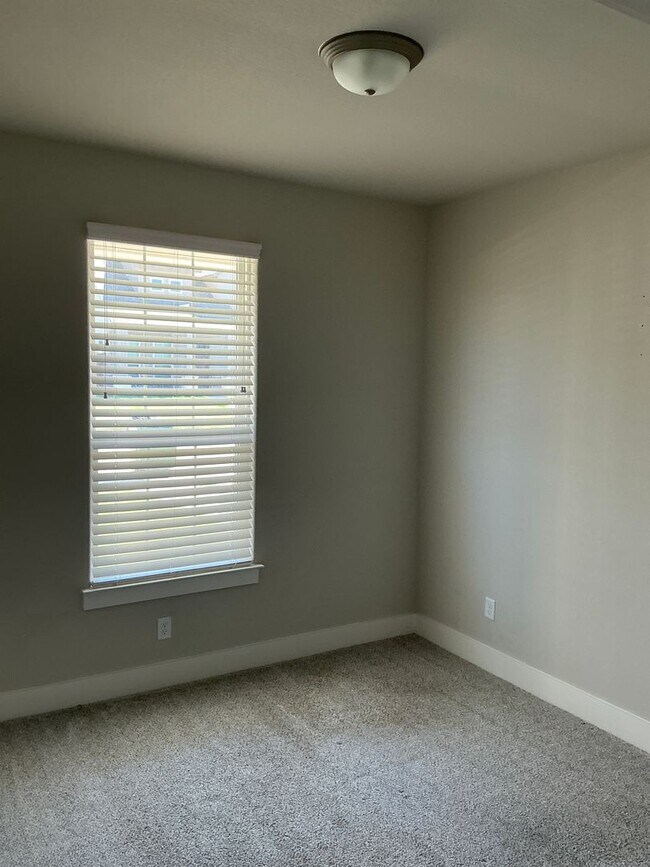 Beautiful 3/2/2 Godley ISD 2 car garage! 653 The Cottages Dr