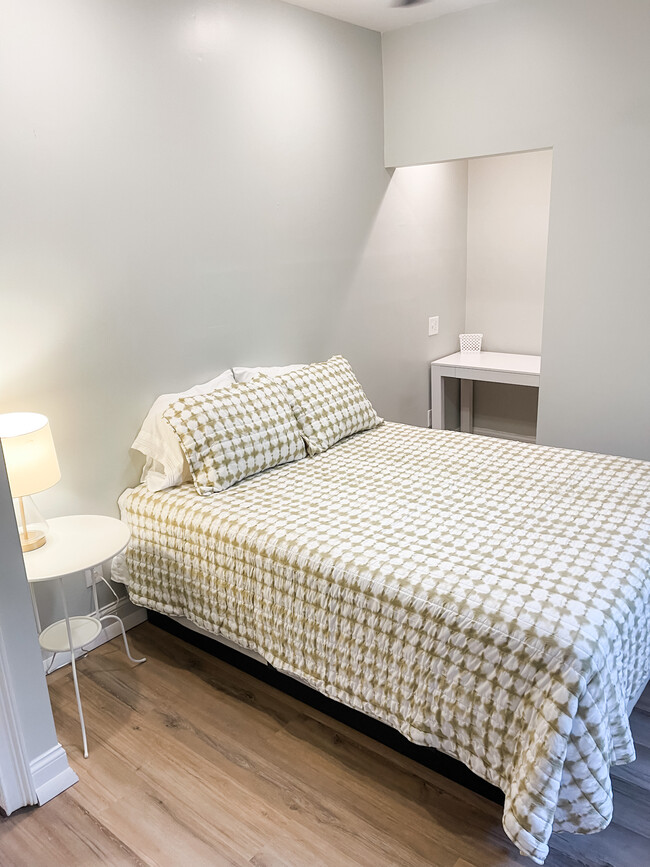 Building Photo - Furnished 2 bed 1 bath on 38th
